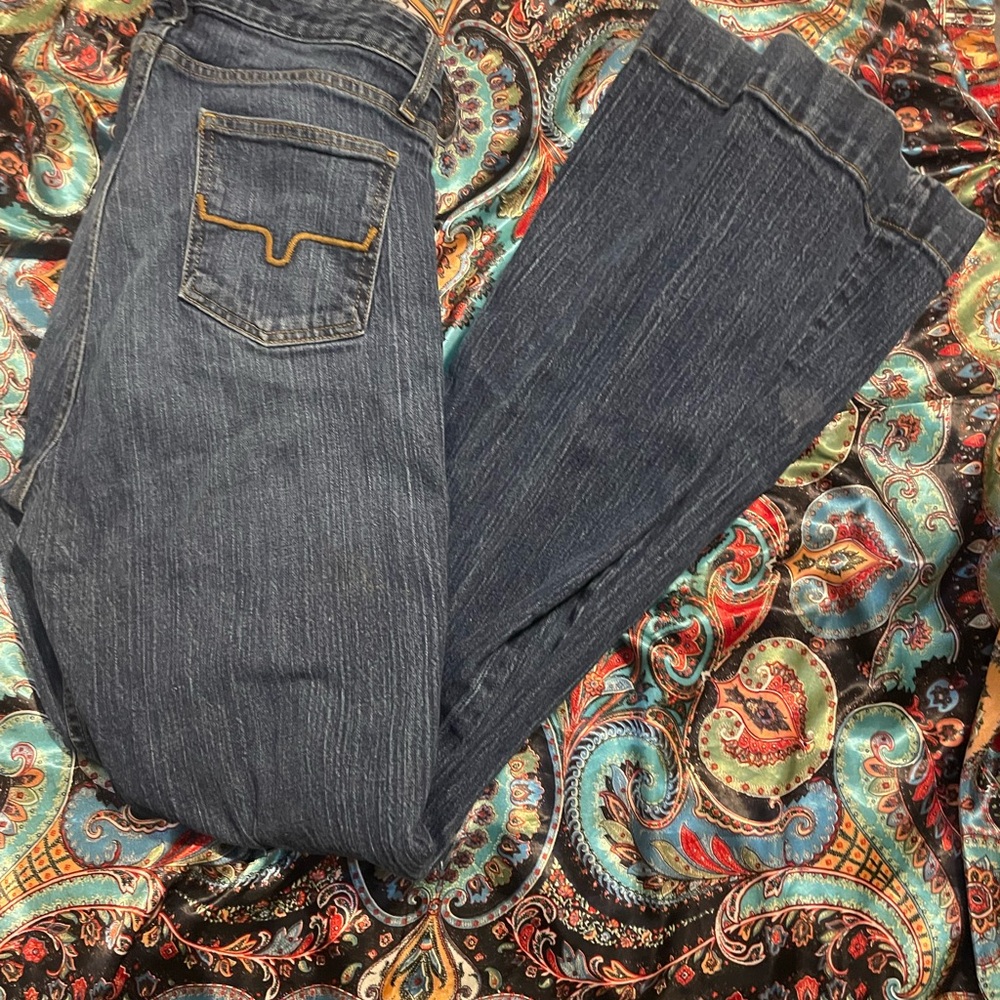 Jennifer’s Kimes jeans